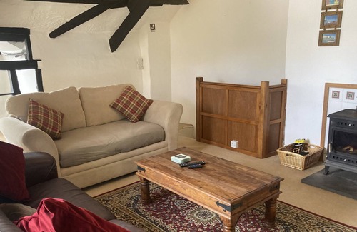 Stratton Cottage | Stunning 200 year old cottage in lovely village location