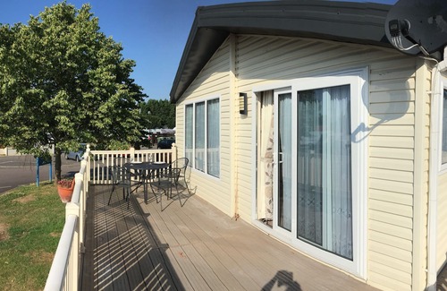 Clacton-on-Sea Resort | Stunning 20ft Wide ''Highfield Grange Park'' Lodge