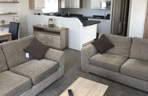 Clacton-on-Sea Resort | Stunning 20ft Wide ''Highfield Grange Park'' Lodge