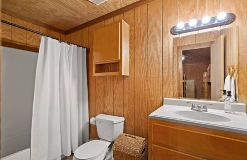 Milam County Apartment | Stunning 3,000 Acre Exotic Game Ranch | Sleeps 36