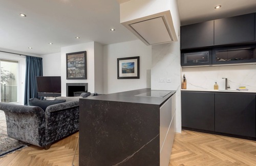 New Town Apartment | Stunning 3-bedroom apartment in the heart of Edinburgh's city centre. Sleeps 6.