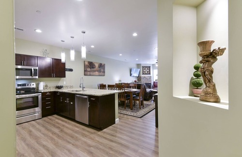 Branson Condo | STUNNING 3-BEDROOM LUXURY CONDO/HEART OF BRANSON/INDOOR POOL/SPACIOUS/NO-STEPS!