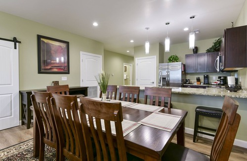 Branson Condo | STUNNING 3-BEDROOM LUXURY CONDO/HEART OF BRANSON/INDOOR POOL/SPACIOUS/NO-STEPS!