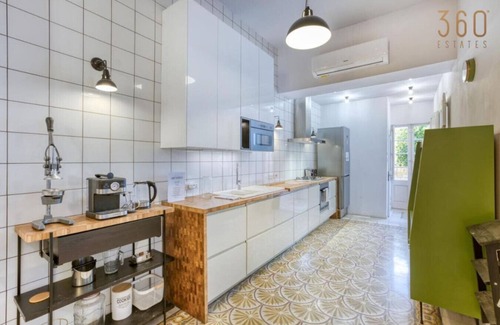 Paola House | Stunning 3BR Home with chic Interiors & Backyard!