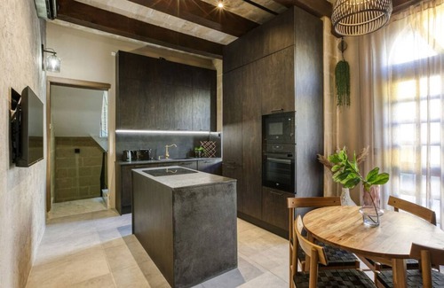 Paola House | Stunning 3BR Townhouse with Private Rooftop Access