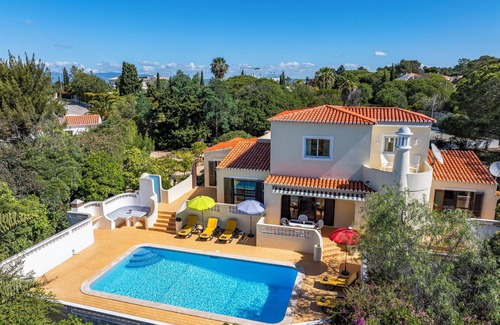 Carvoeiro House | Stunning 4 bedroom villa with heated pool and sea views in exclusive area