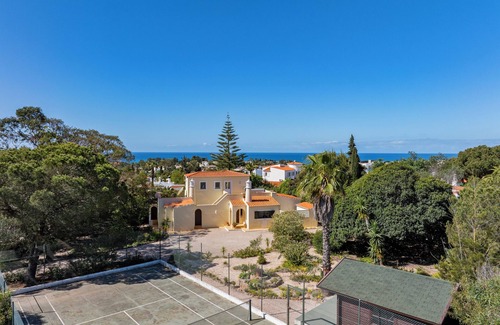 Carvoeiro House | Stunning 4 bedroom villa with heated pool and sea views in exclusive area
