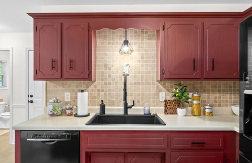 Clarksville House | Stunning 5 Bed 2.5 Bath in the Heart of Clarksville