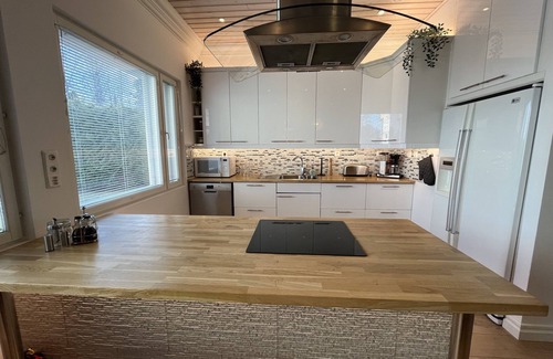 Tampere House | Stunning 5BR Home with Jacuzzi and Finnish Sauna