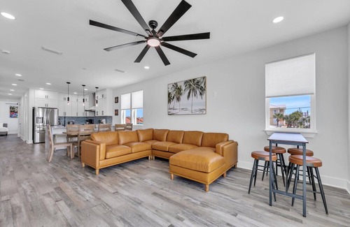 Bahama Beach House | ☀️Stunning 6BR Home-Private Pool-Across from Beach-Golden Seashell East☀️