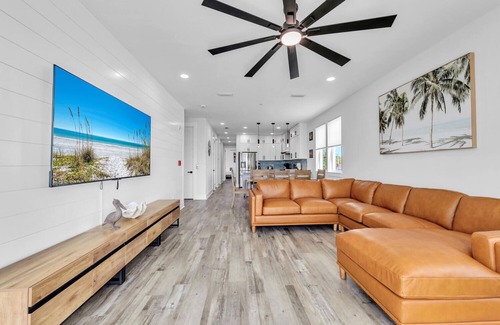 Bahama Beach House | ☀️Stunning 6BR Home-Private Pool-Across from Beach-Golden Seashell East☀️