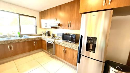 San Antonio Tlayacapan House | Stunning Ajijic Lake Chapala 2 Bdrm Retreat -Bikes - Gym - Pickleball Court