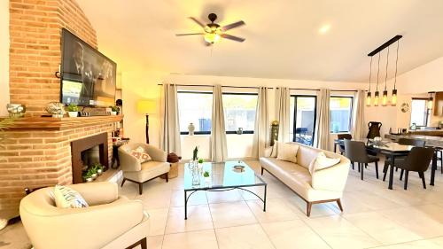 San Antonio Tlayacapan House | Stunning Ajijic Lake Chapala 2 Bdrm Retreat -Bikes - Gym - Pickleball Court