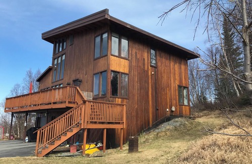 Basher House | Stunning Alaskan home in Anchorage on edge of wilderness. Dog friendly.