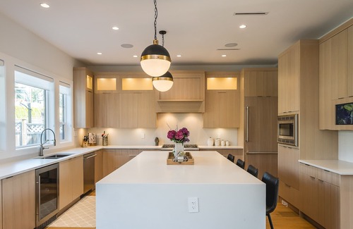 Coquitlam House | Stunning and Luxurious 3 Bedroom Mansion Beside Como Lake and Blue Mountain Park