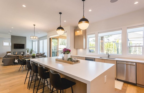 Coquitlam House | Stunning and Luxurious 3 Bedroom Mansion Beside Como Lake and Blue Mountain Park