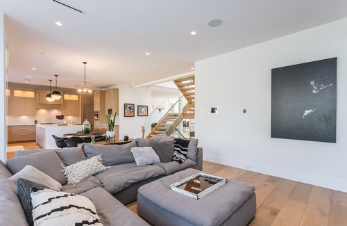 Coquitlam House | Stunning and Luxurious 3 Bedroom Mansion Beside Como Lake and Blue Mountain Park