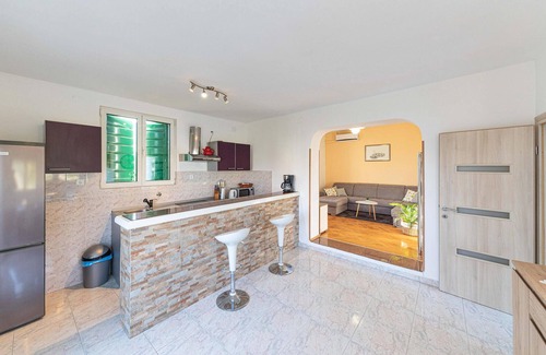 Kastel Gomilica Apartment | Stunning apartment in Kastel Kambelovac
