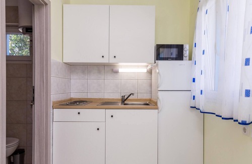 Kosljun Apartment | Stunning apartment in Kosljun with WiFi