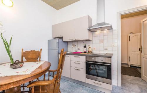 Lovran Apartment | Stunning Apartment In Lovran With Wifi