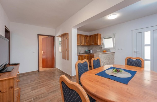 Zdrelac Apartment | Stunning apartment in Zdrelac with WiFi