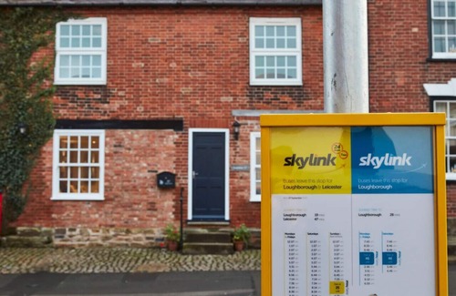 Kegworth Apartment | Stunning Apt: Fast Wifi, Gym Access, Near Airport