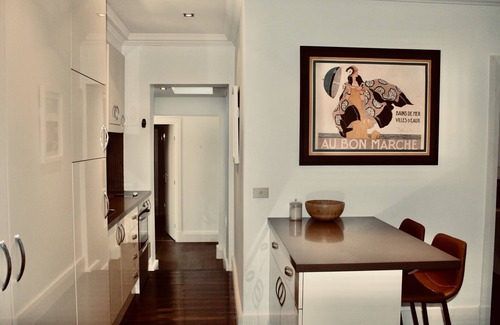 East Melbourne House | STUNNING ART DECO EAST MELBOURNE APARTMENT WITH PRIVATE COURTYARD