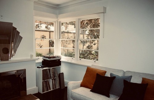 East Melbourne House | STUNNING ART DECO EAST MELBOURNE APARTMENT WITH PRIVATE COURTYARD