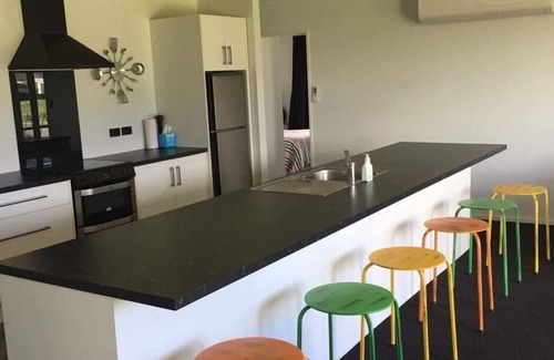 Te Anau House | Stunning Bach in Te Anau