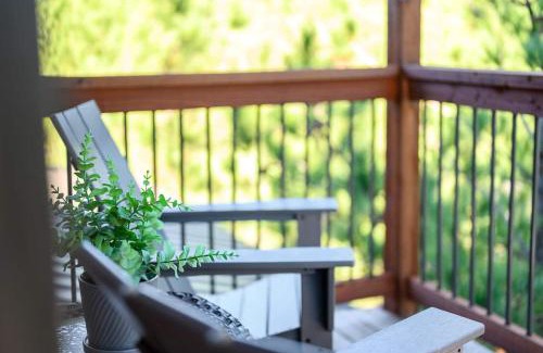 Broken Bow House | Stunning Balcony View Frequent Deer Sightings