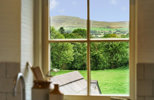 Eglwyswrw House | Stunning Barn Overlooking Mountains & Meadow