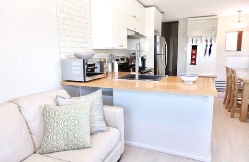 Victoria House | Stunning Beach Front Suite 15min To Downtown!