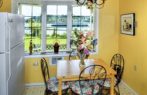 Bainbridge Island House | Stunning Beach Suite, great mountain & water views, near downtown Winslow, Cozy.