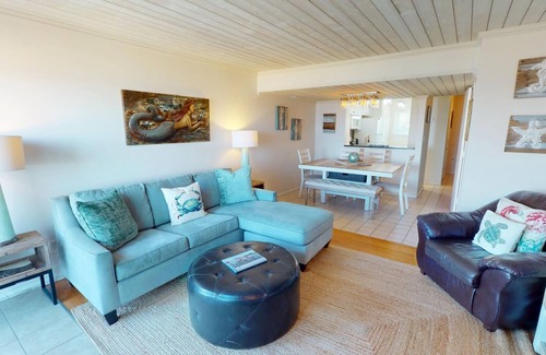 Tybee Island Condo | Stunning Beachfront Condo w/Panoramic Ocean Views