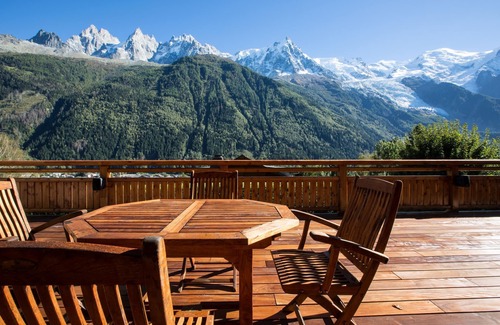 Chamonix City Centre Ski Chalet | Stunning chalet with best views of Mont Blanc, large garden, hot tub, sauna,