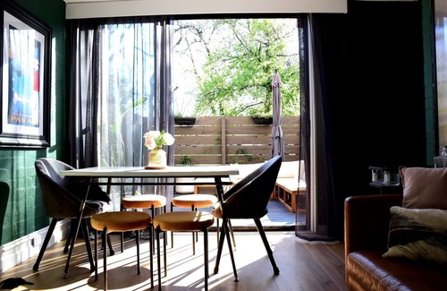 South Melbourne Apartment | Stunning City Oasis.