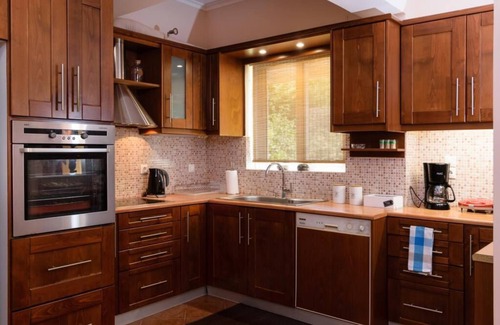 Daratsos House | Stunning Comfortable Family House in Chania