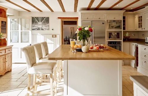 France Lynch House | Stunning Cotswold Retreat - Cotswold Valley view Manor - sleeps upto 20