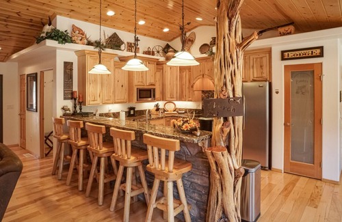 Show Low Cabin | STUNNING CUSTOM BUILT CABIN ON LARGE FENCED LOT WITH THEATER ROOM! PETS WELCOME
