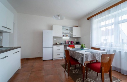 Kolin 2 House | Stunning private villa for 5 guests with WIFI, TV, terrace and pets allowed