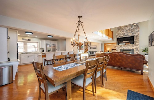 Oakland House | Stunning Deep Creek Lakefront w/Hot Tub & Dock