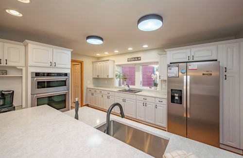 Oakland House | Stunning Deep Creek Lakefront w/Hot Tub & Dock