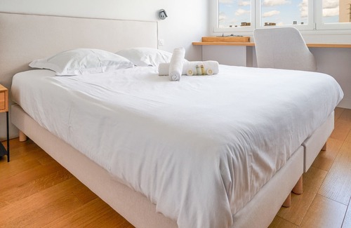 Republique–Point-du-Jour Apartment | Stunning flat with balcony and parking near Paris - Welkeys