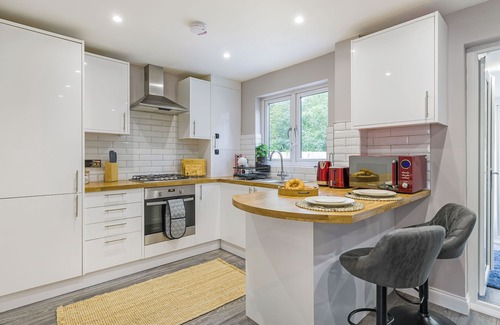 Knowle Sands House | Stunning Home Central MK, Pool Table, Free Parking, Smart Tvs Netflix & Disney+