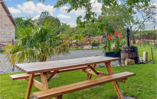 Neuilly-le-Vendin House | Stunning Home In Neuilly Le Vendin