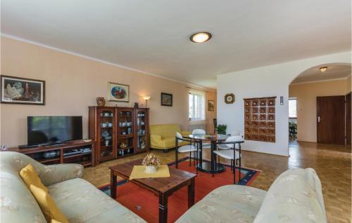 Nova Vas House | Stunning Home In Brtonigla With Kitchen