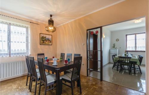 Nova Vas House | Stunning Home In Brtonigla With Kitchen