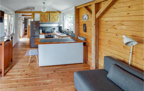 Cedynia House | Stunning Home In Cedynia With Kitchen