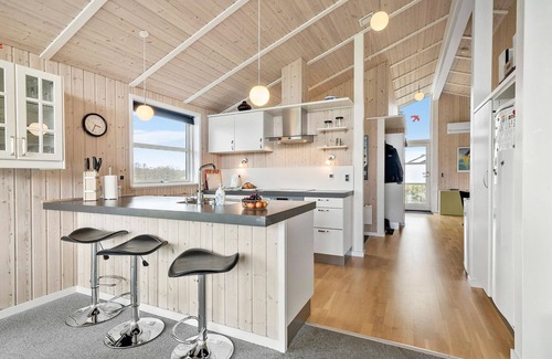 Frørup House | Stunning home in Frørup with kitchen