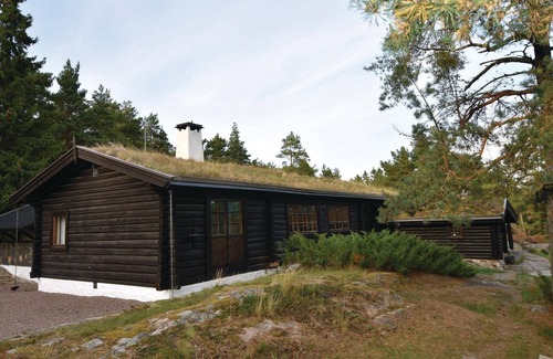 Hammaro House | Stunning home in Hammarö with jacuzzi